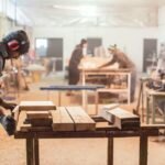 falegname artigiano al lavoro