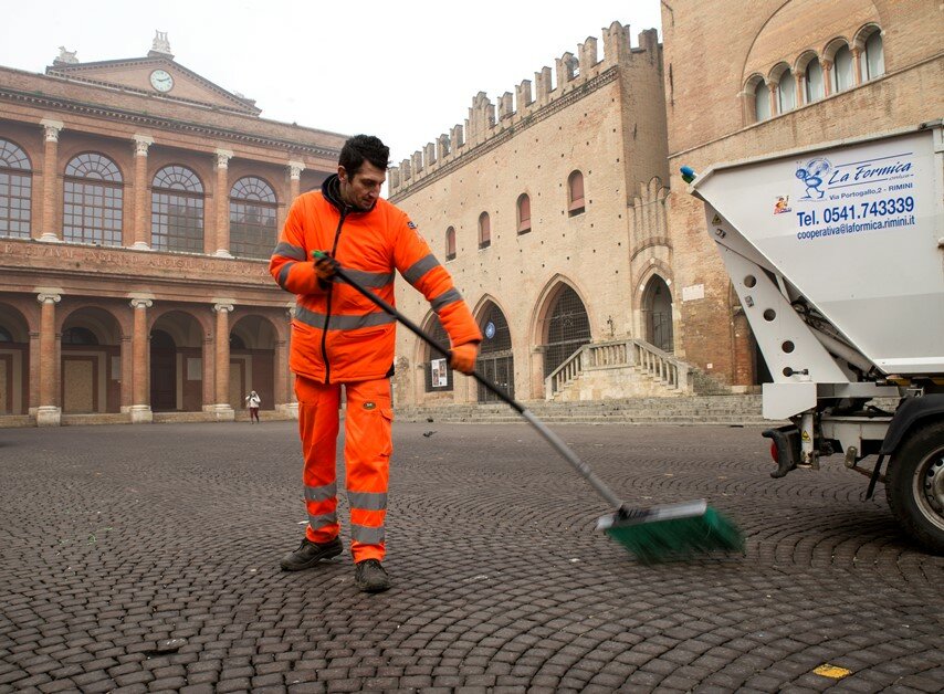 addetto la formica in azione