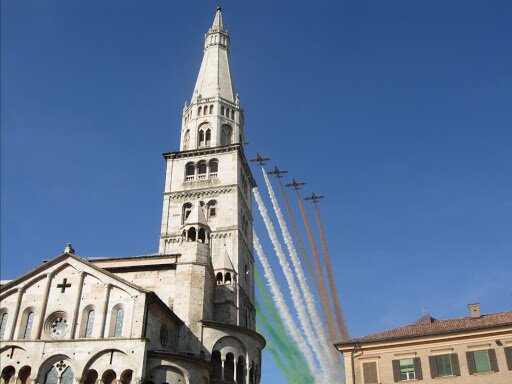 ghirlandina modena