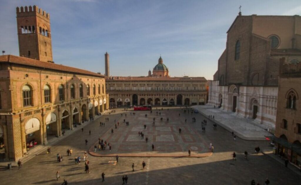 piazza maggiore bologna